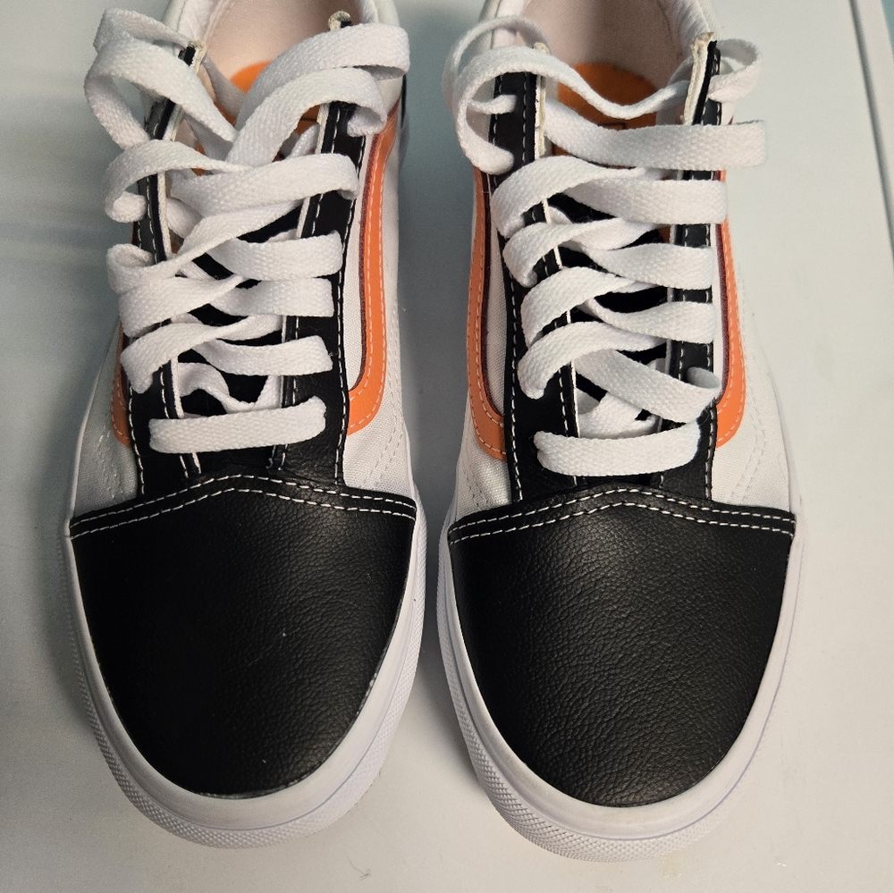 VANS - Picture 2 of 8